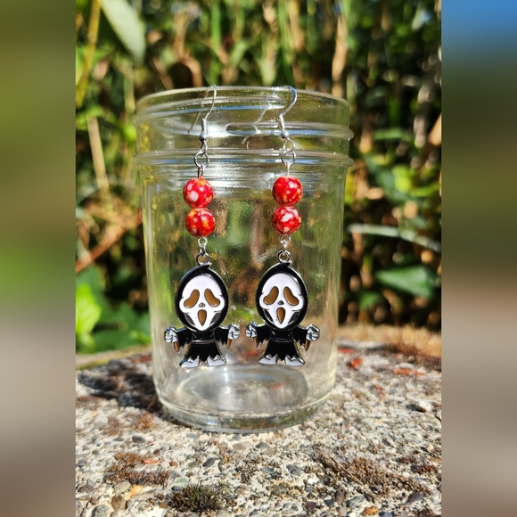 🥳SALE🥳Halloween SCREAM dangles - Picture 9 of 9